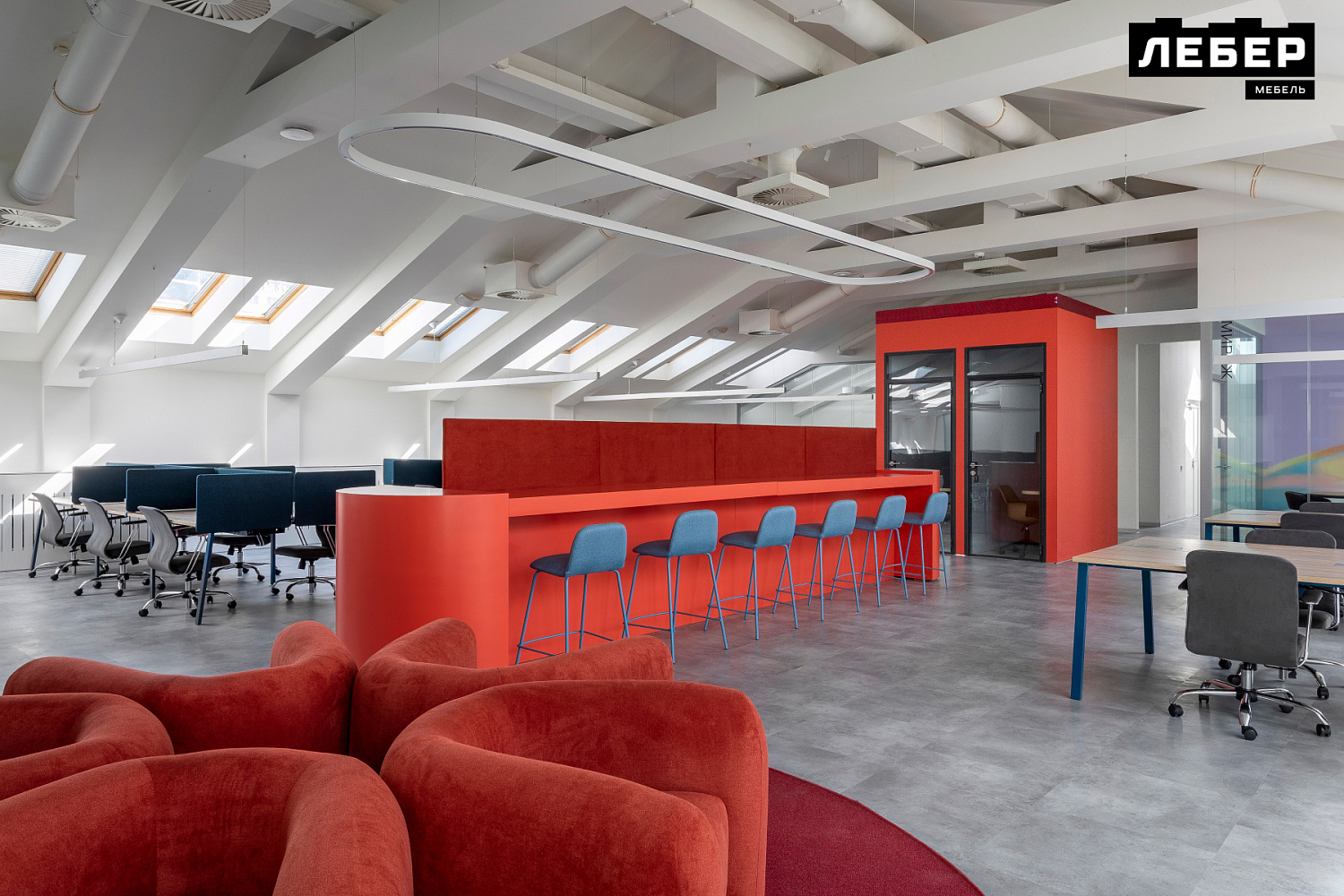 Металлические столы для офиса Росбанка